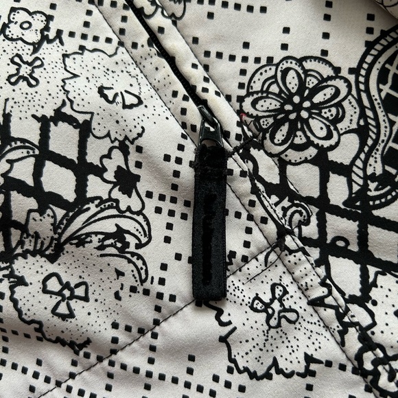 Beautiful Lululemon jacket - Picture 5 of 9